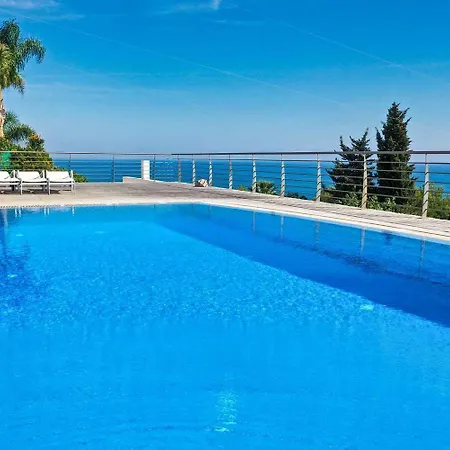 Hotel 4br Fantastic - What'app - 0034-658-266-820 - For Reservations!